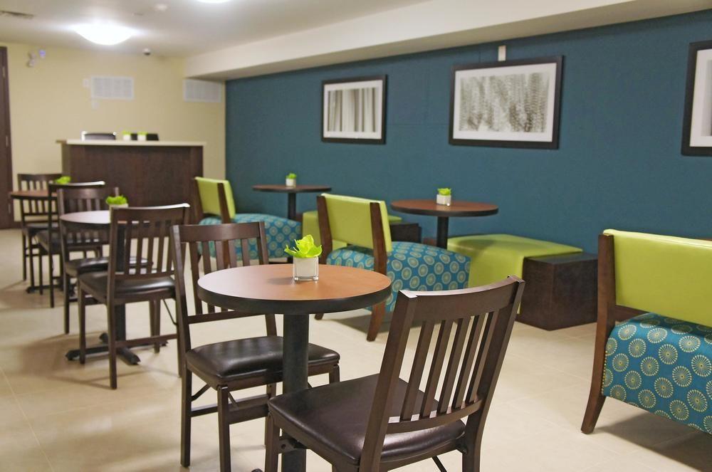 La Quinta By Wyndham Oshawa Ξενοδοχείο Εξωτερικό φωτογραφία