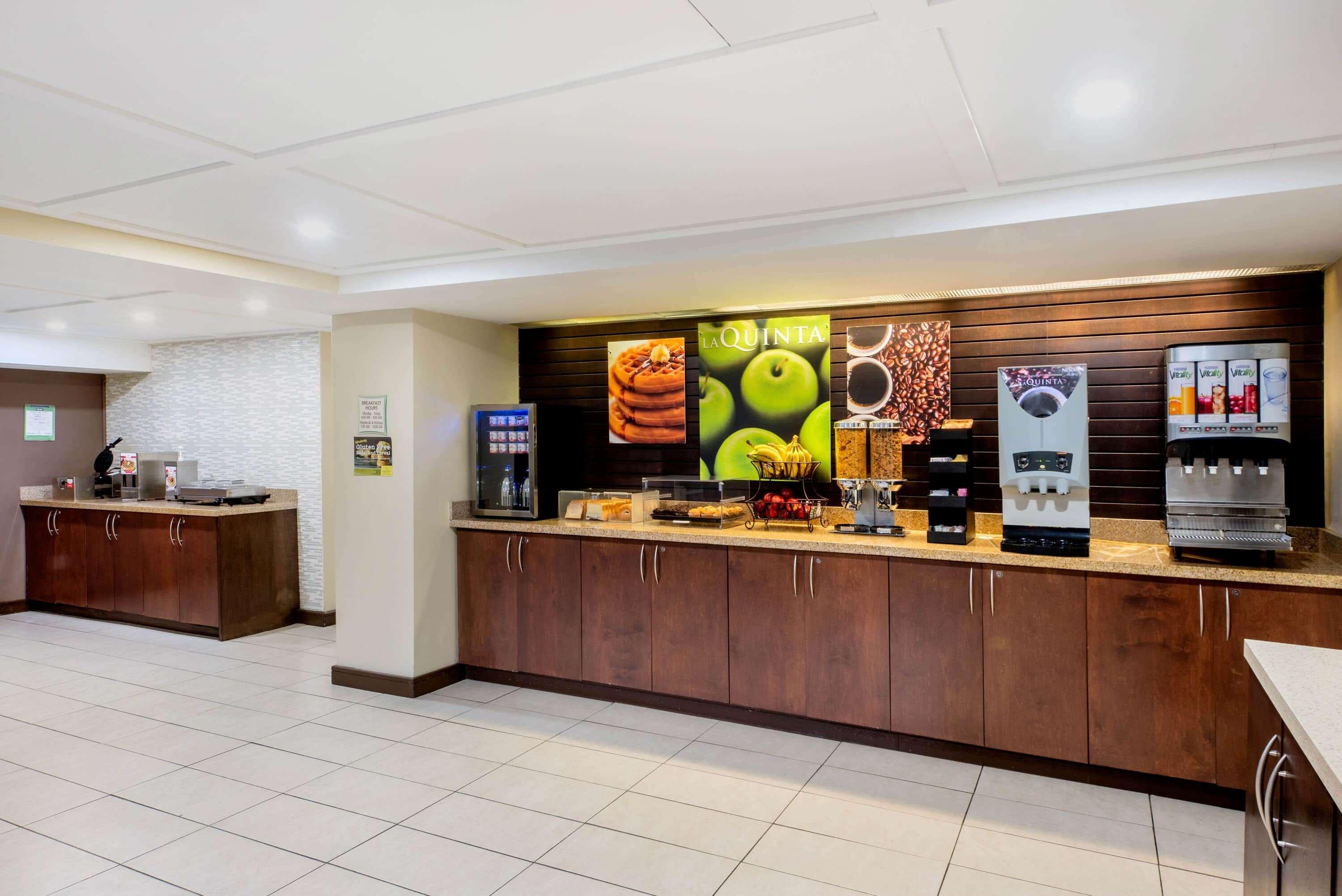 La Quinta By Wyndham Oshawa Ξενοδοχείο Εξωτερικό φωτογραφία