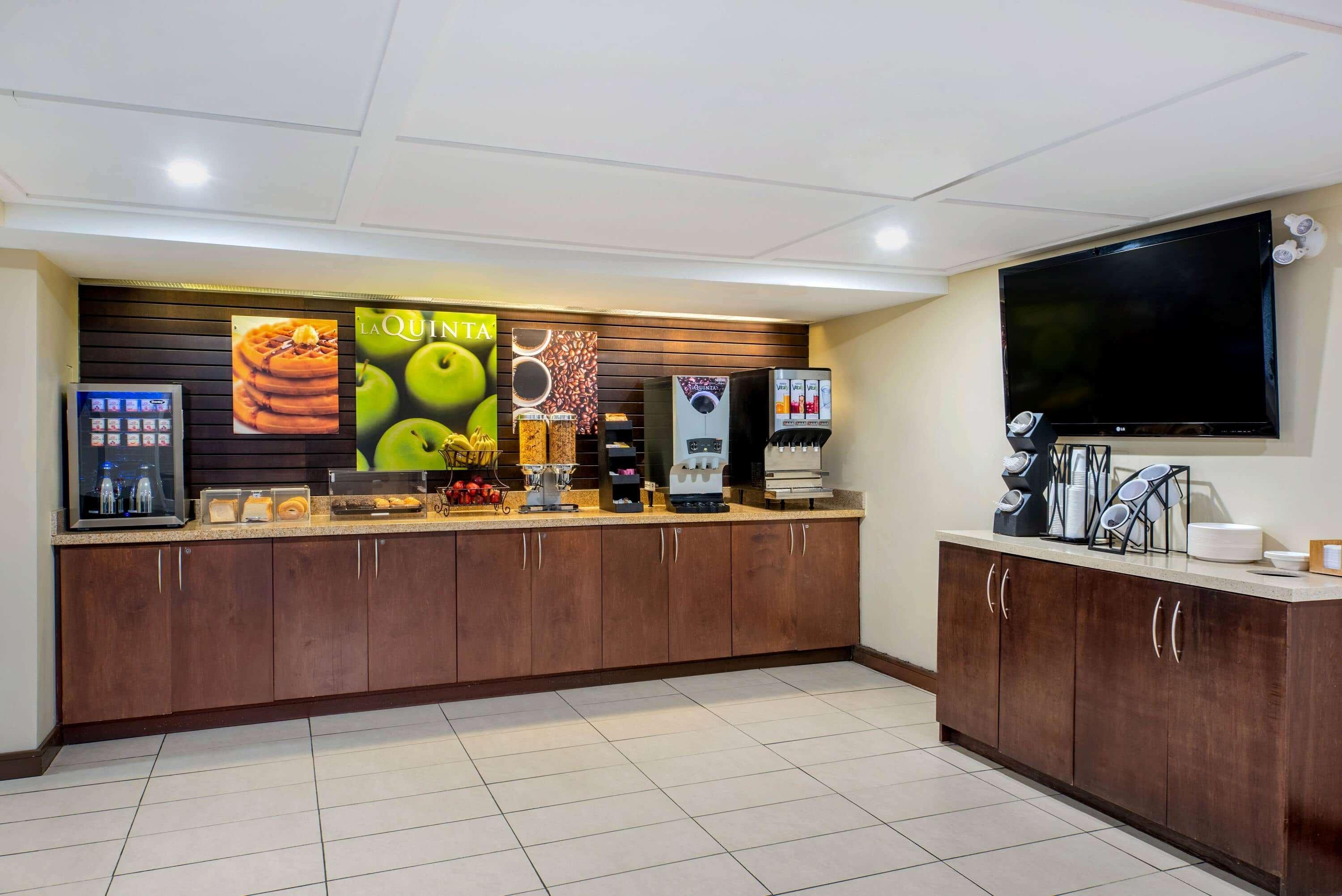 La Quinta By Wyndham Oshawa Ξενοδοχείο Εξωτερικό φωτογραφία