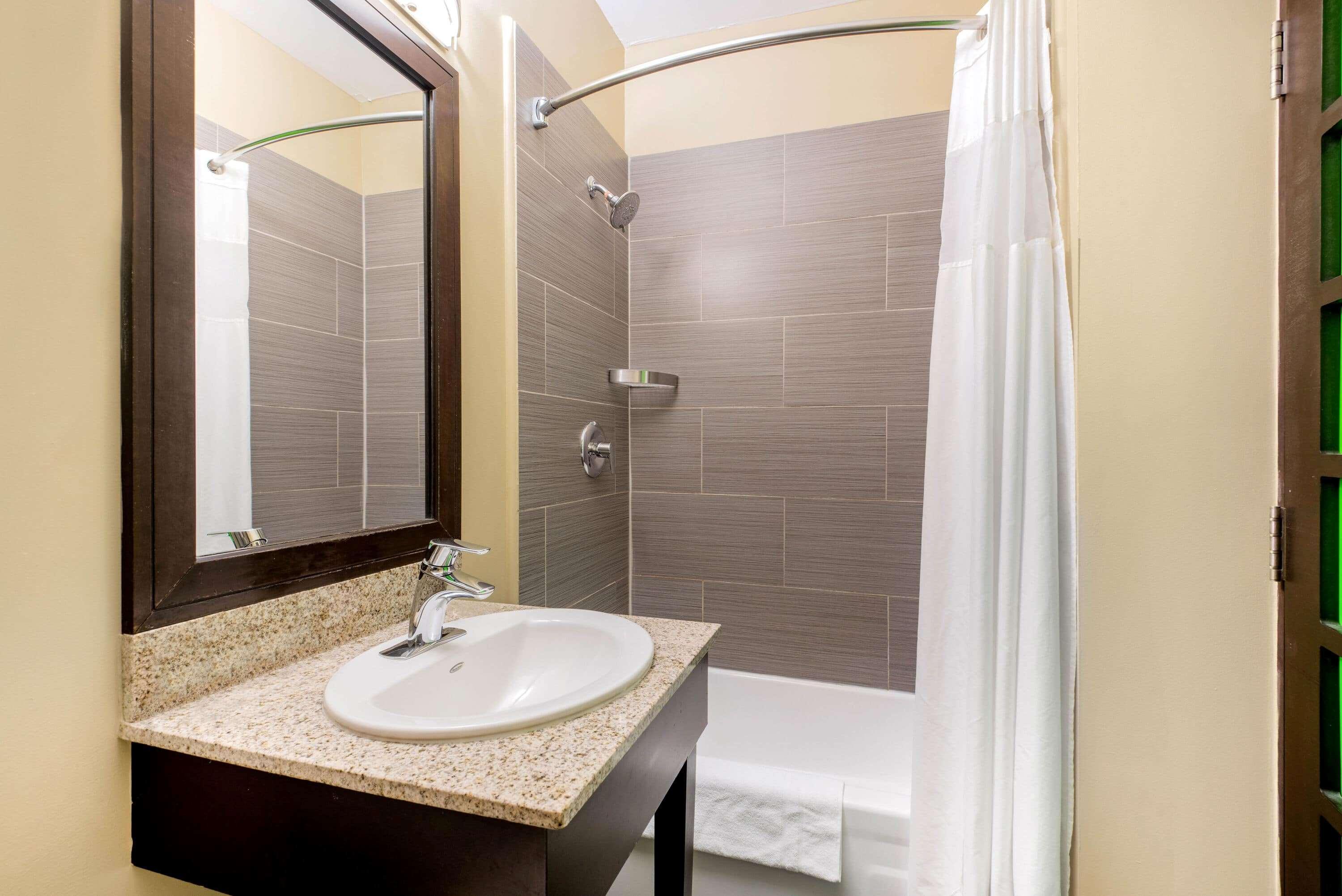 La Quinta By Wyndham Oshawa Ξενοδοχείο Εξωτερικό φωτογραφία
