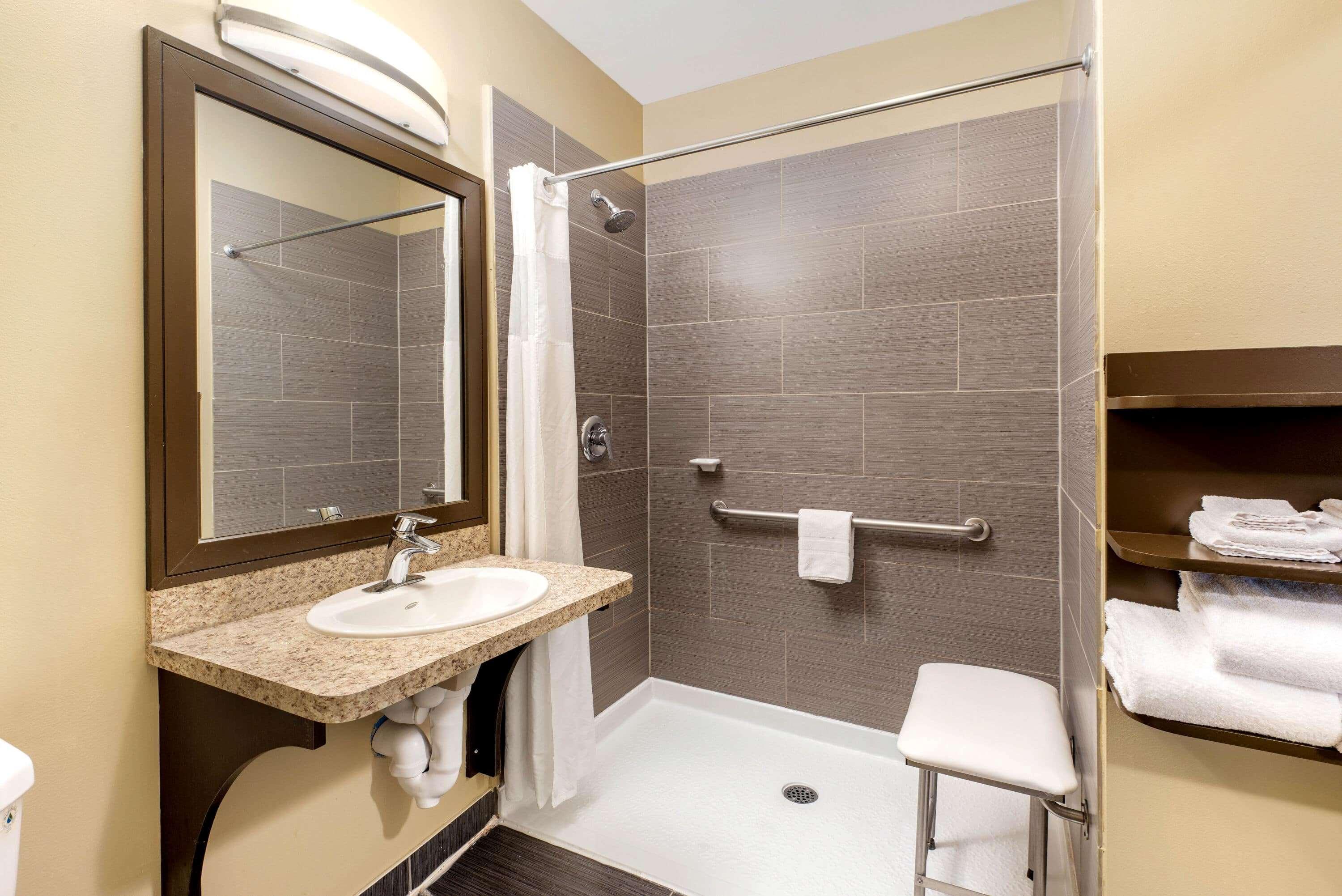 La Quinta By Wyndham Oshawa Ξενοδοχείο Εξωτερικό φωτογραφία